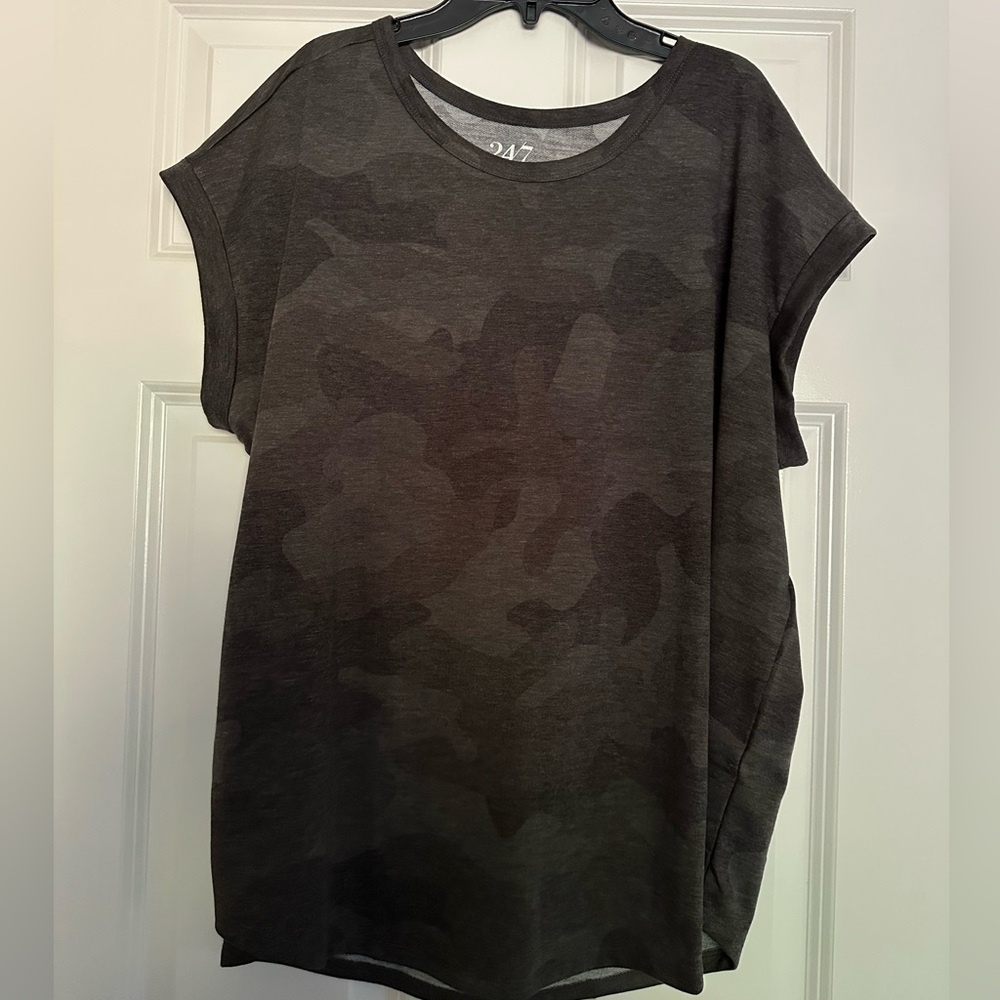 Maurice’s Woman’s Camo 24/7 Shirt size 0X